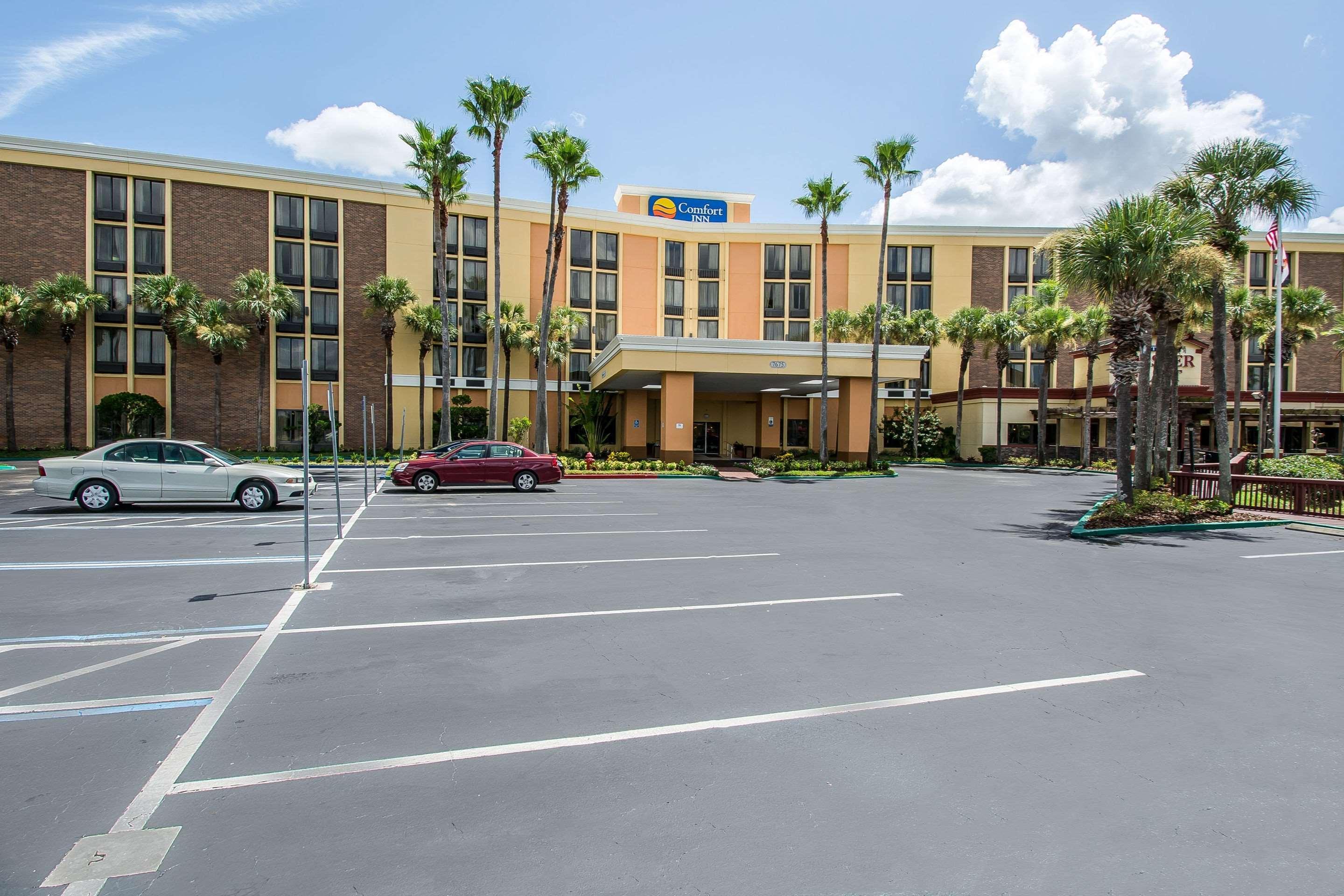 Comfort Inn & Suites Kissimmee By The Parks Four Corners Exterior photo