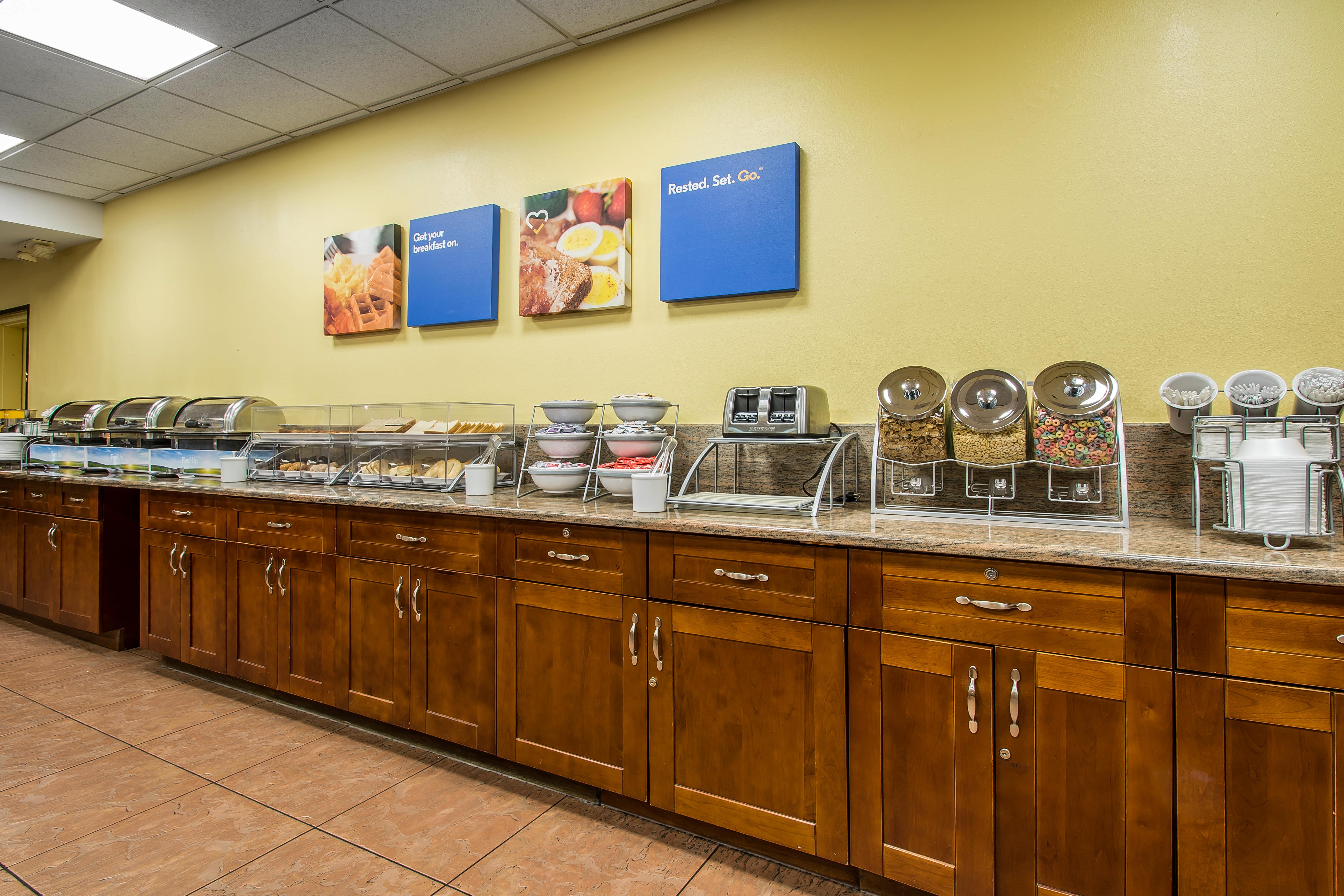 Comfort Inn & Suites Kissimmee By The Parks Four Corners Exterior photo