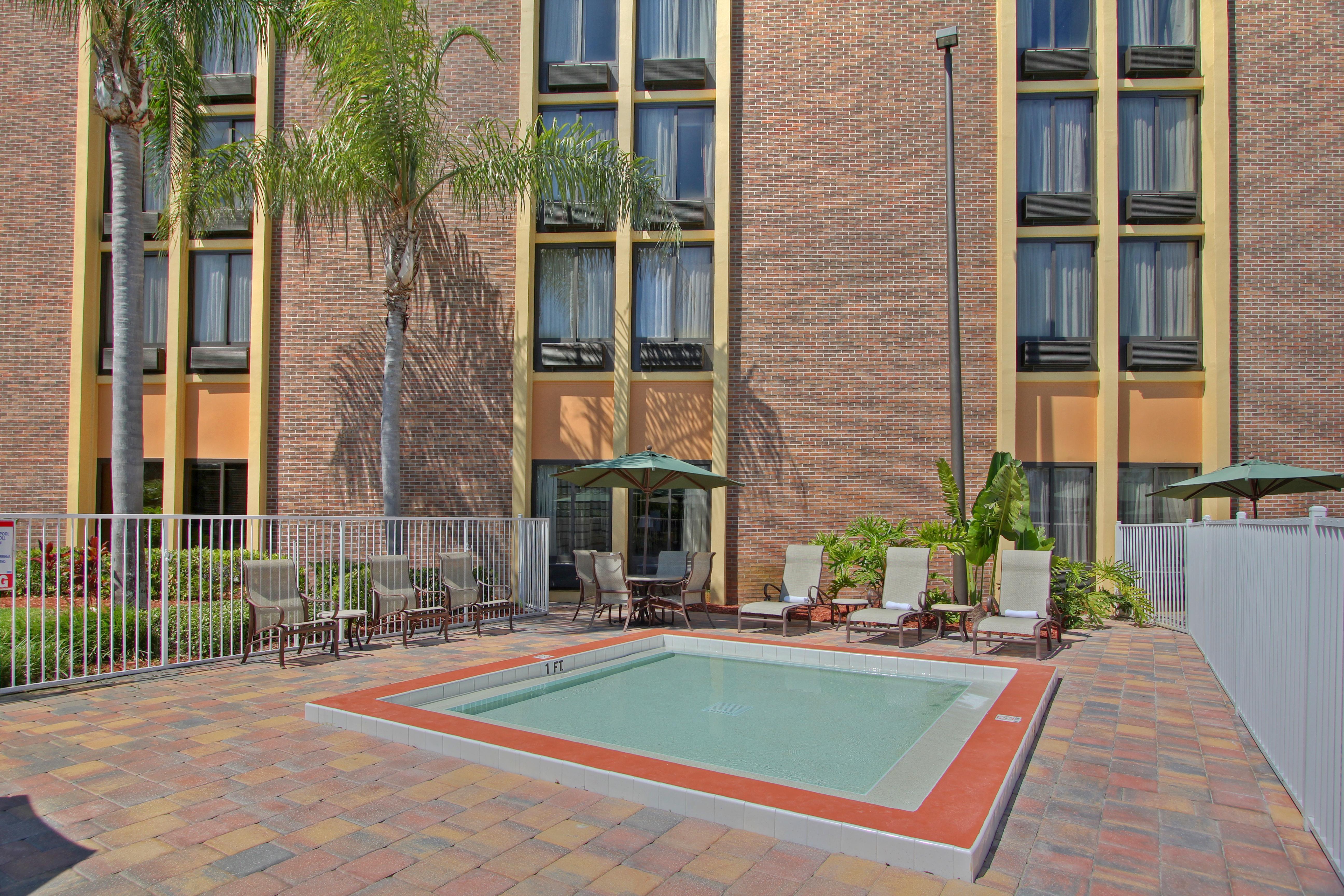 Comfort Inn & Suites Kissimmee By The Parks Four Corners Exterior photo